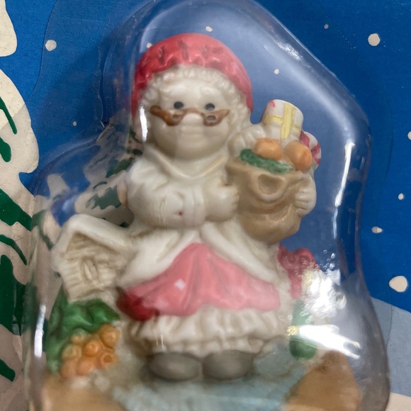 1992 Fabri-Centers of America Christmas Mrs Claus Santa Village Accessory #26376 - Picture 2 of 6